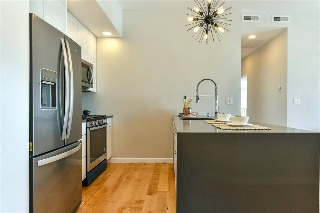 87 Parker St 403