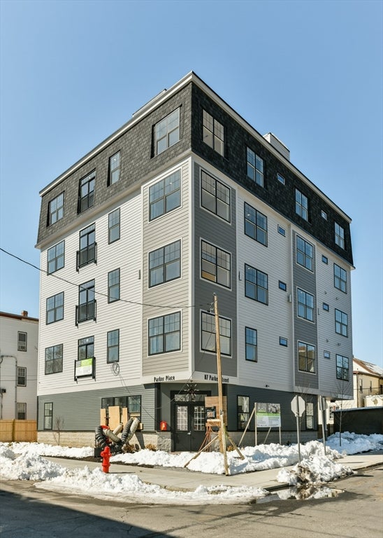 87 Parker St 403