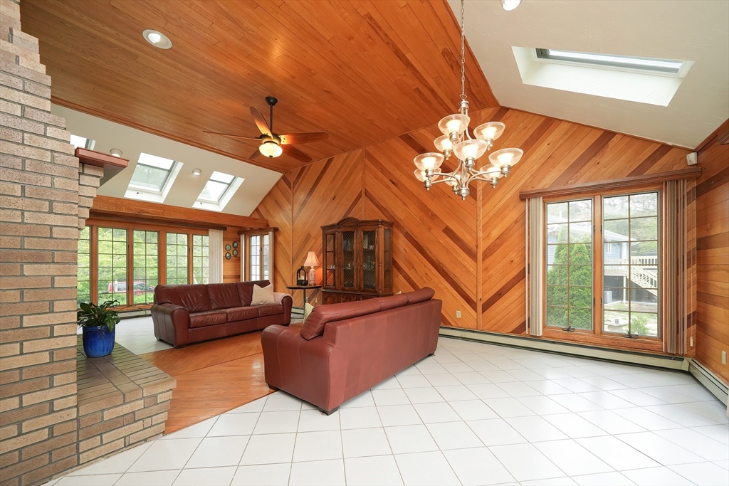 51 Manitoba Rd