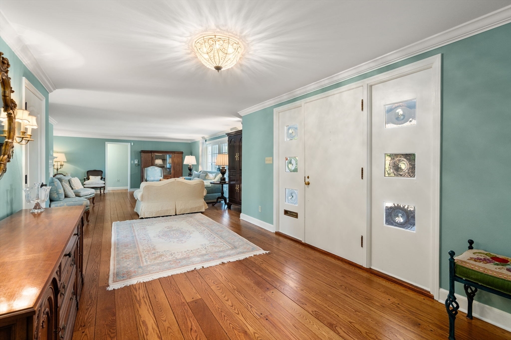 8 Santuit Ln