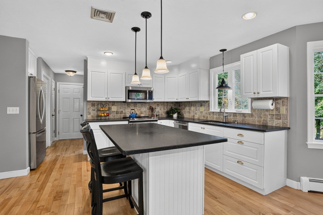 6 Beaver Brook Dr