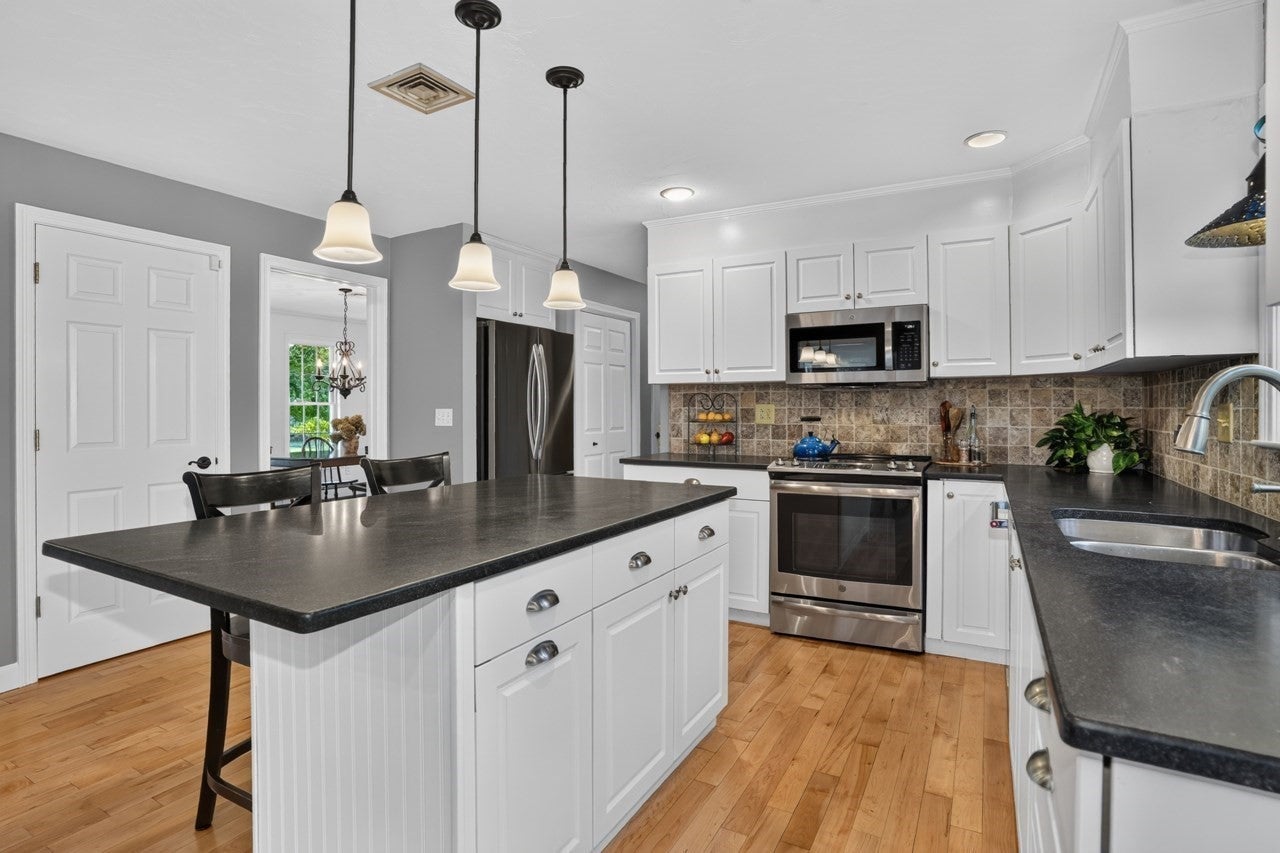 6 Beaver Brook Dr, Holliston, MA, 6 Beaver Brook Dr, Holliston, MA Photo #6