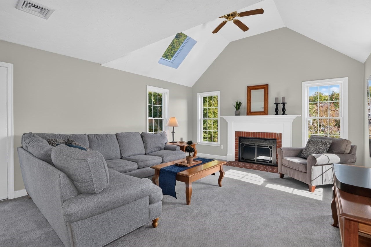 6 Beaver Brook Dr