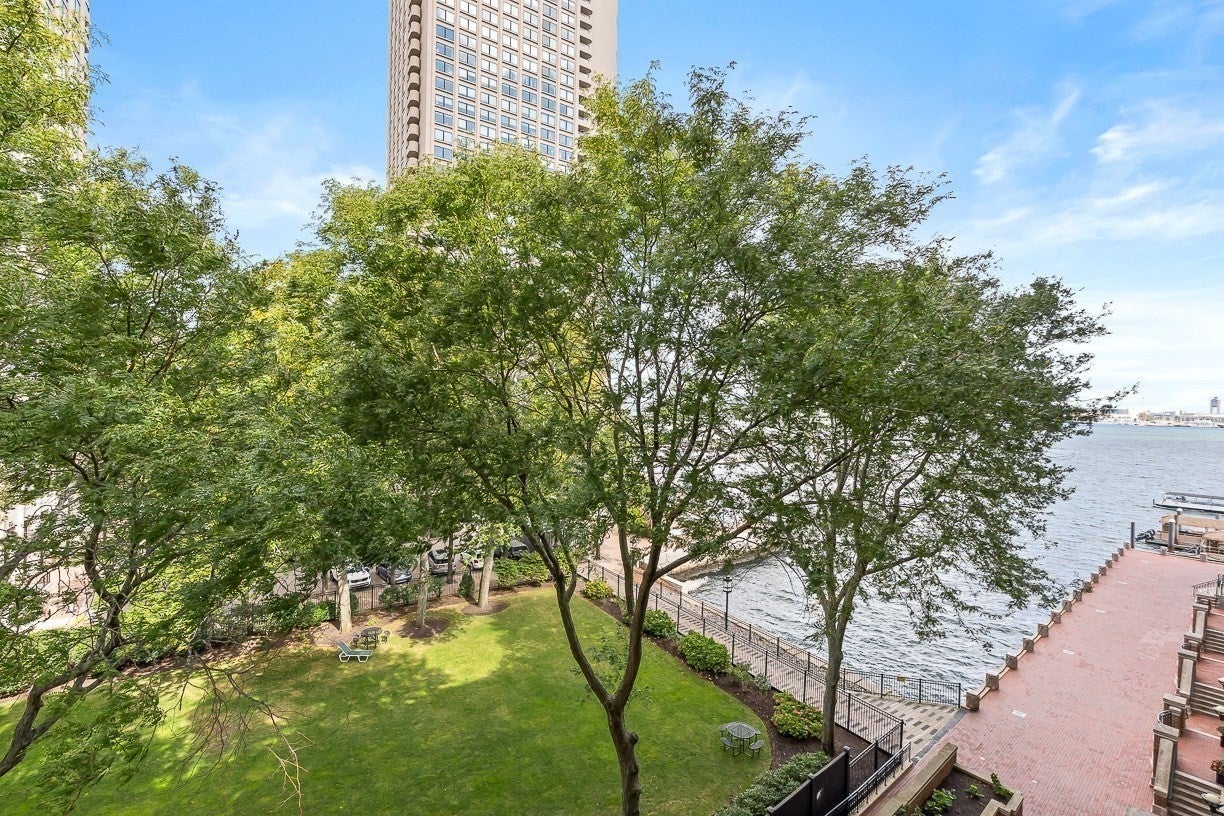 20 Rowes Wharf 501
