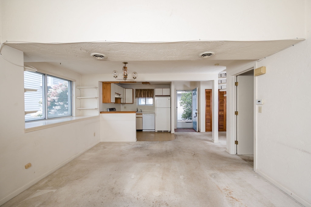 211 Lake St 50