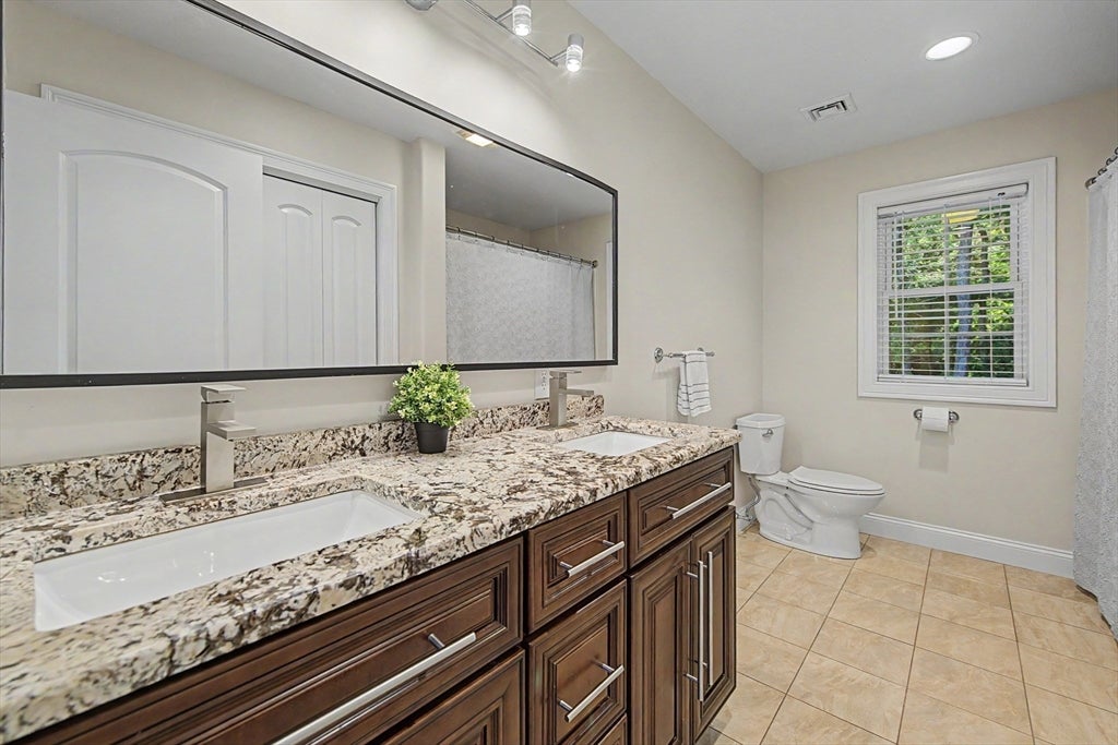657 Silver St, Agawam, MA, 657 Silver St, Agawam, MA Photo #17