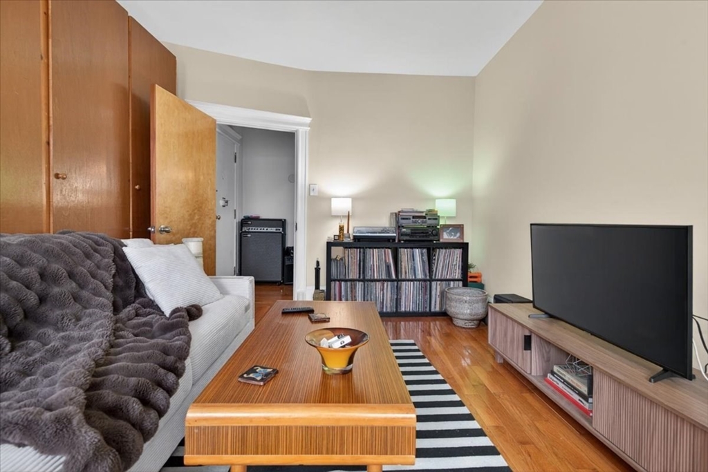 19 Royal St 6