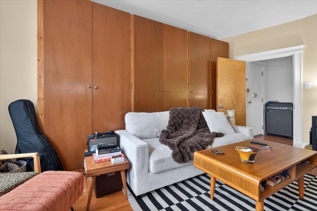 19 Royal St 6