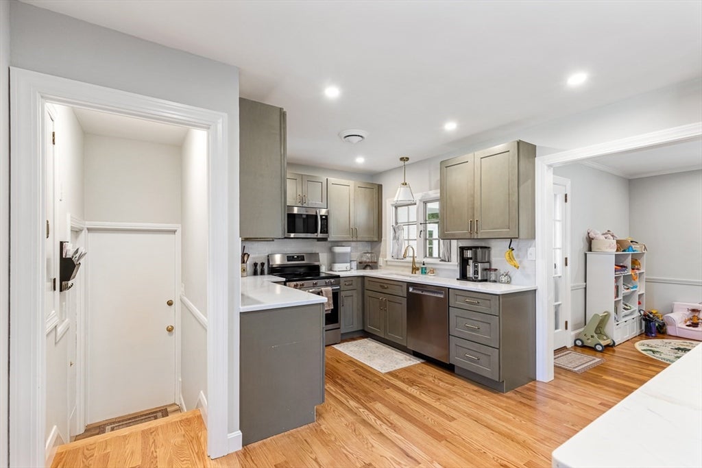 355 Pearse Rd, Swansea, MA, 355 Pearse Rd, Swansea, MA Photo #16