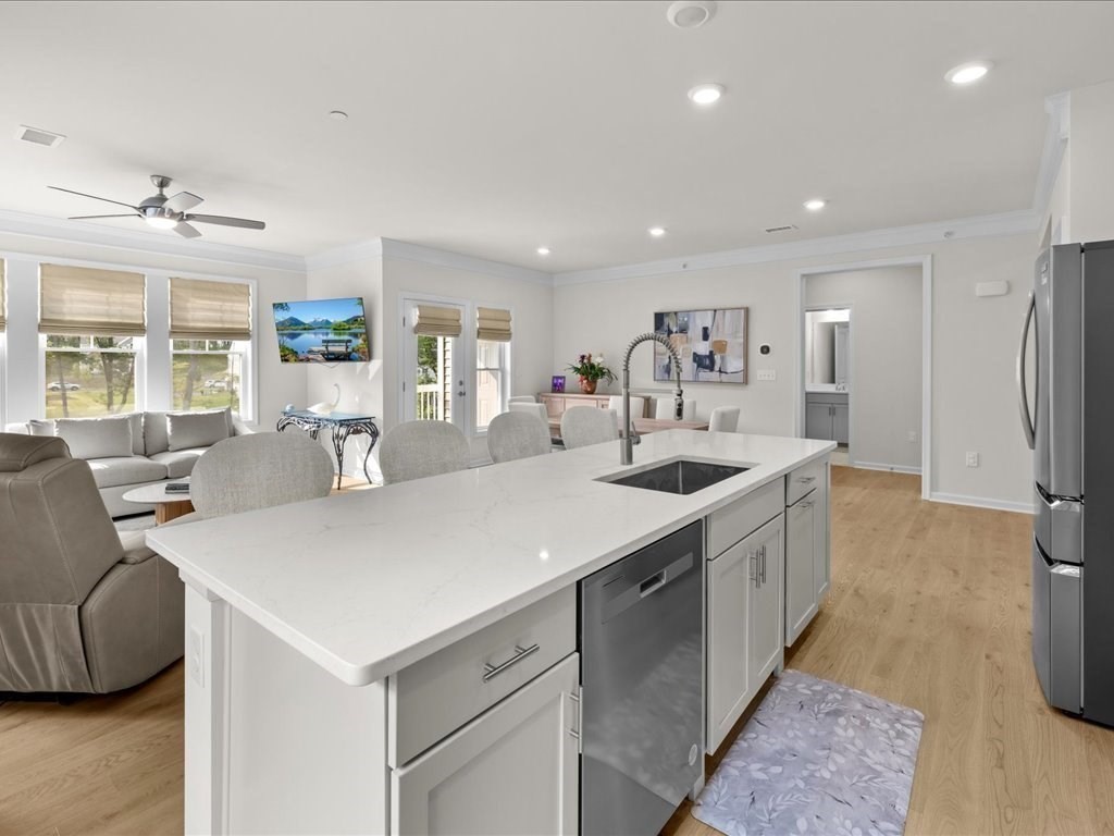 2 Winslow Lane 406