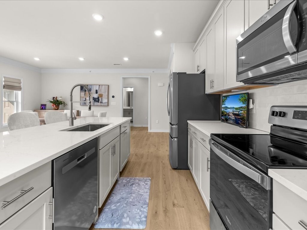 2 Winslow Lane 406