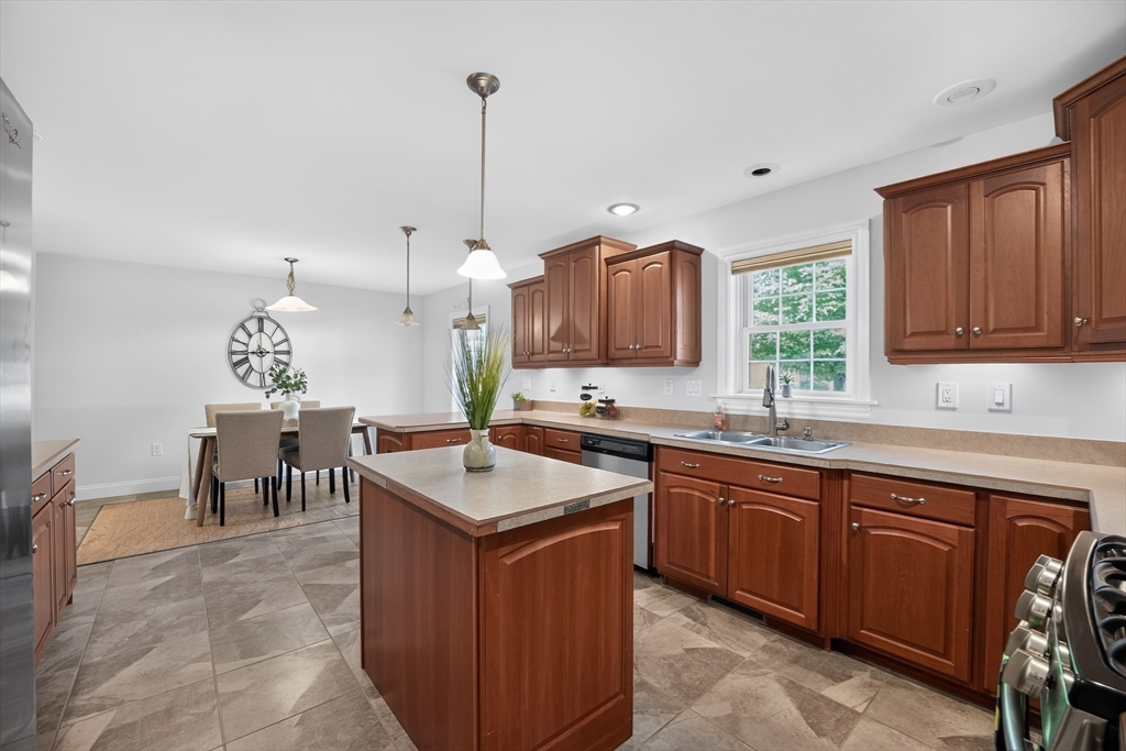 2 Leslie Court, Rockland, MA Photo #24