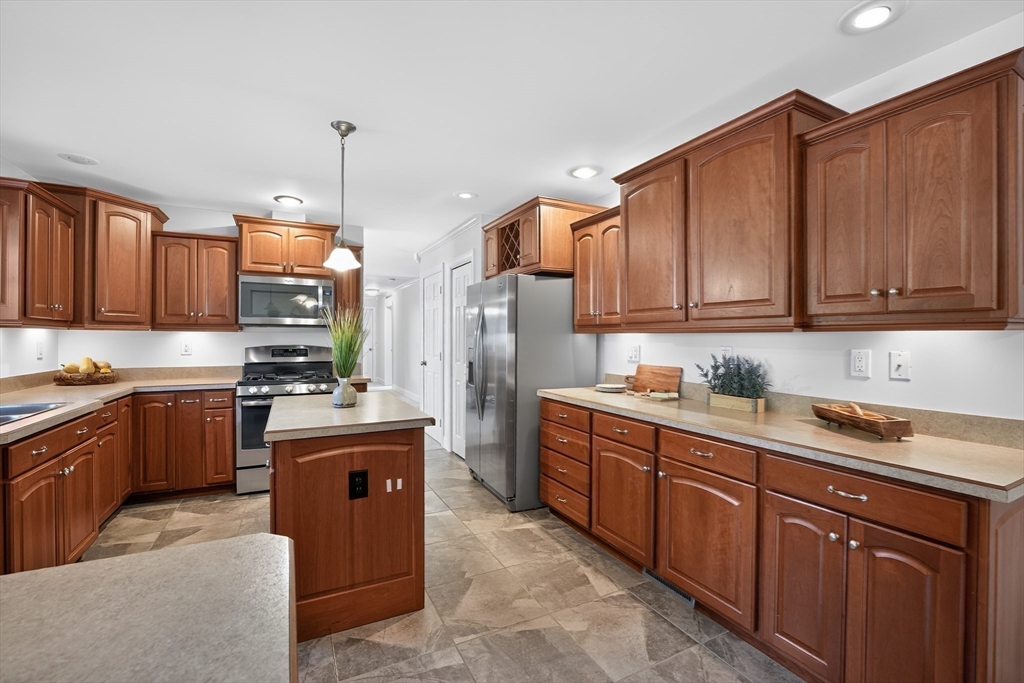 2 Leslie Court, Rockland, MA Photo #18