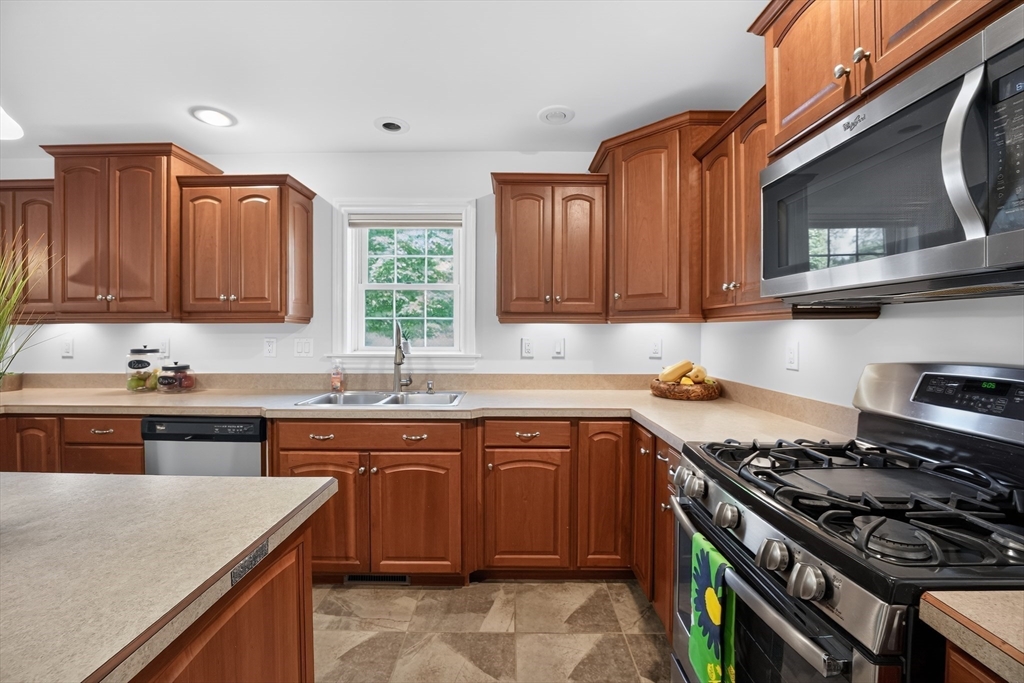 2 Leslie Court, Rockland, MA Photo #25