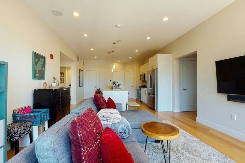 488 Dorchester Ave 4H