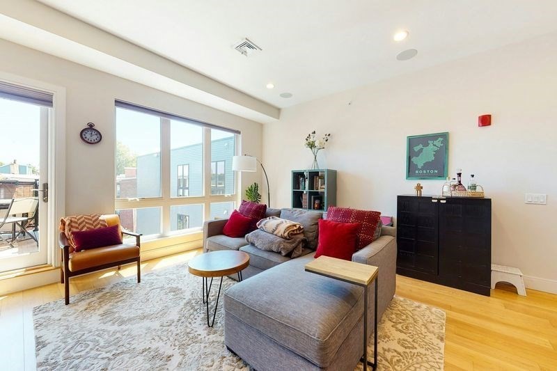 488 Dorchester Ave 4H
