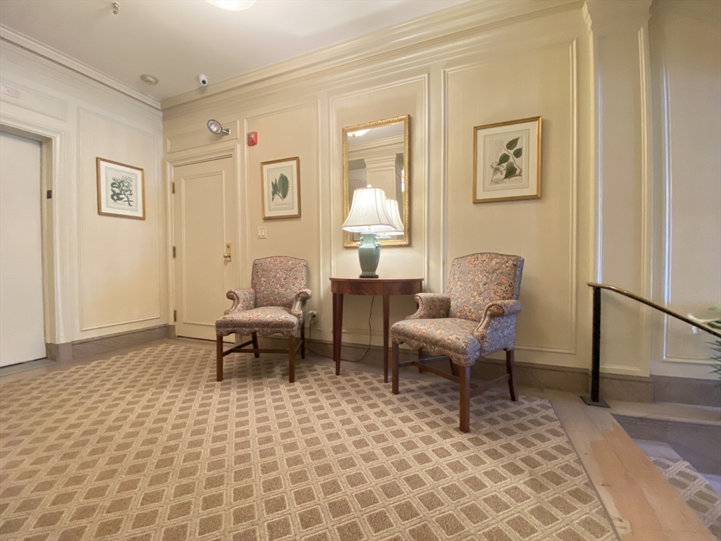 68 Beacon St 2E