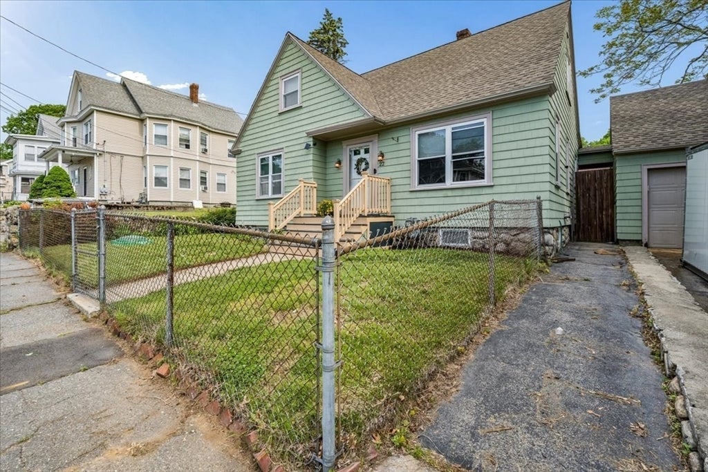 22 Lippold Street