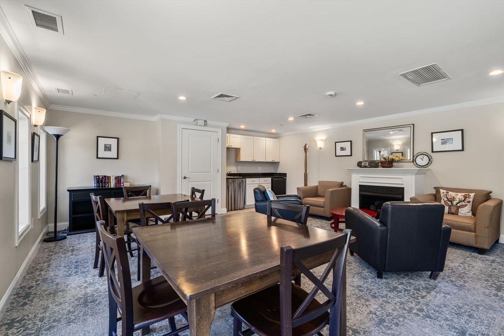 10 Crowninshield St 408