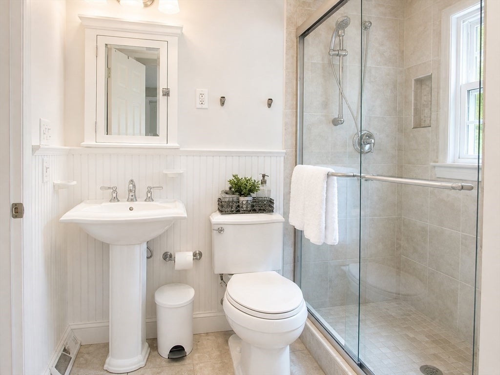 17 Cooper Rd, Falmouth, MA, 17 Cooper Rd, Falmouth, MA Photo #14