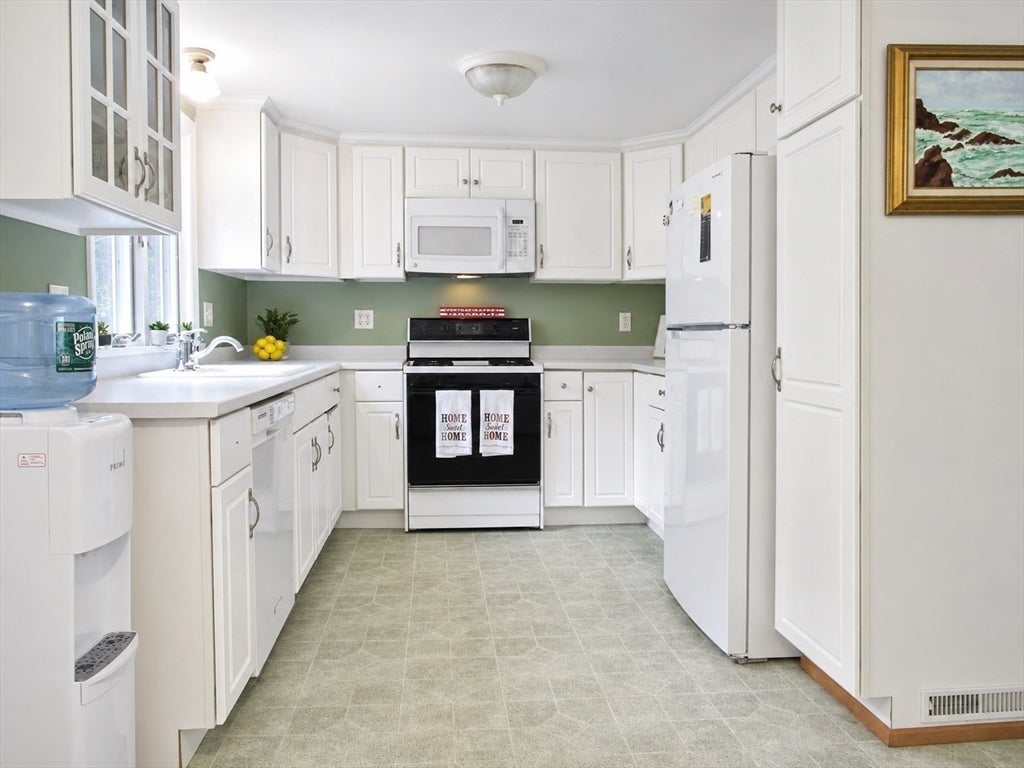 17 Cooper Rd, Falmouth, MA, 17 Cooper Rd, Falmouth, MA Photo #8