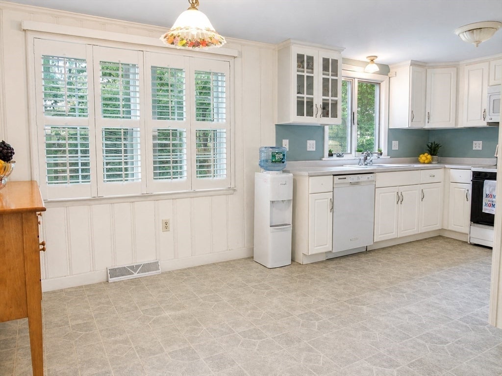 17 Cooper Rd, Falmouth, MA, 17 Cooper Rd, Falmouth, MA Photo #7