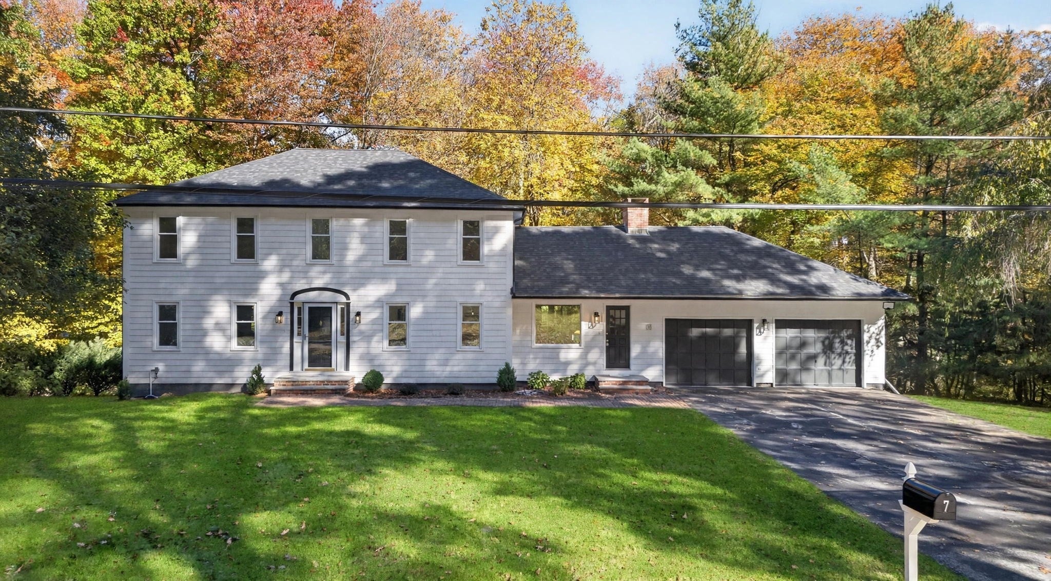 Photo of 7 Hillcrest Dr, Chelmsford, MA