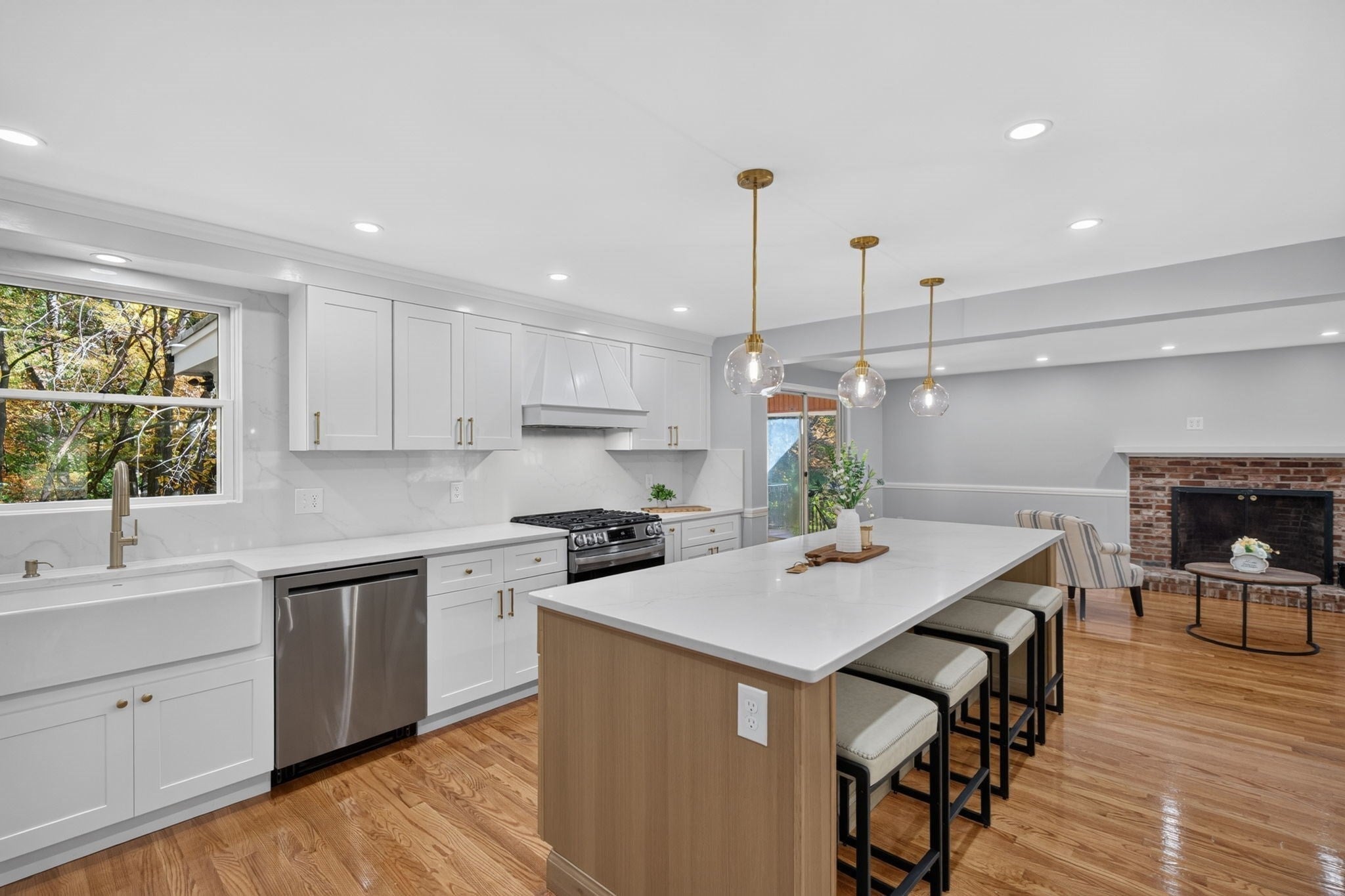 7 Hillcrest Dr, Chelmsford, MA, 7 Hillcrest Dr, Chelmsford, MA Photo #7