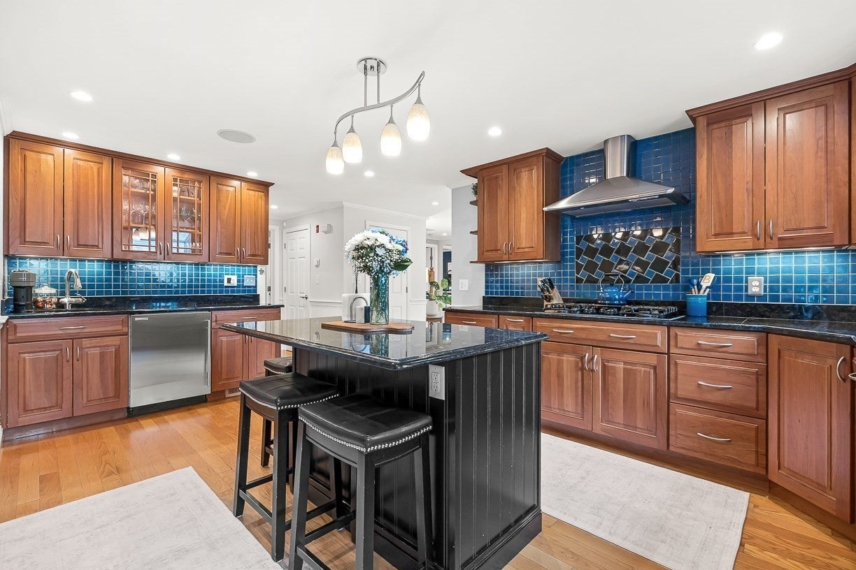 15 Millbrook Rd, Beverly, MA Photo #2