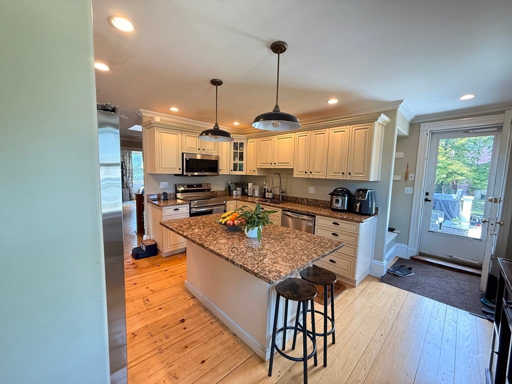 38 Salem St #B, Reading, MA, 38 Salem St #B, Reading, MA Photo #4