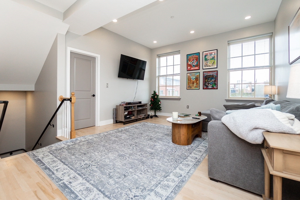 20 Parmenter St 400