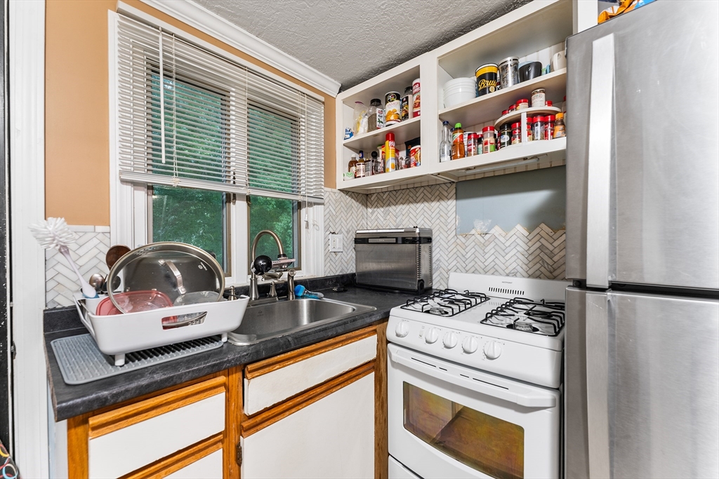 93 Annawon Dr, Halifax, MA Photo #13
