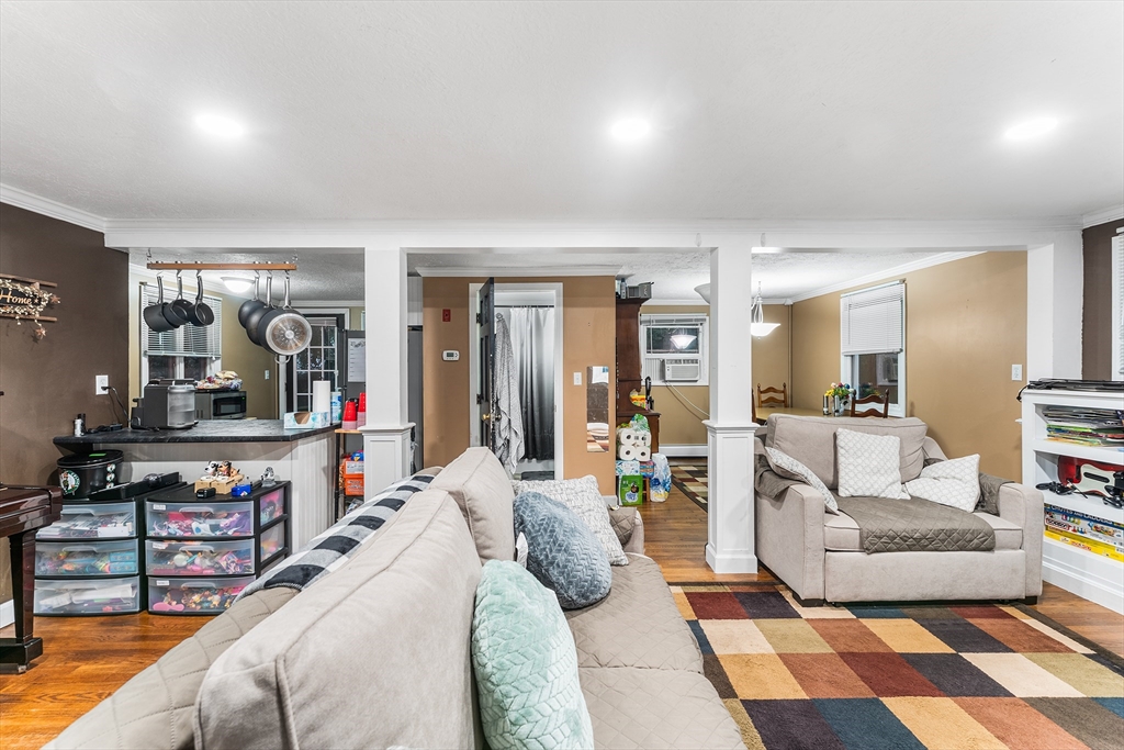 93 Annawon Dr