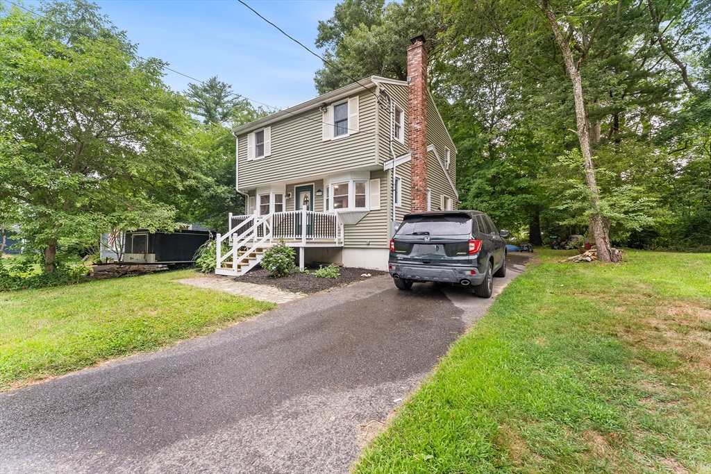 93 Annawon Dr