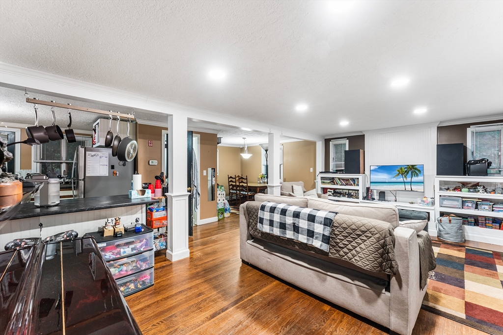 93 Annawon Dr