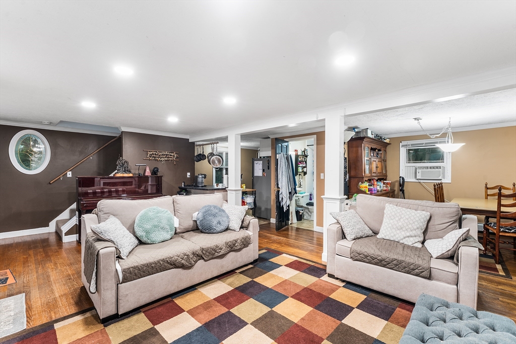 93 Annawon Dr