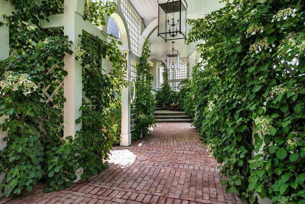 Barnstable, Massachusetts 02635, United States, 6 Bedrooms Bedrooms, ,9 BathroomsBathrooms,Residential,Active,14221