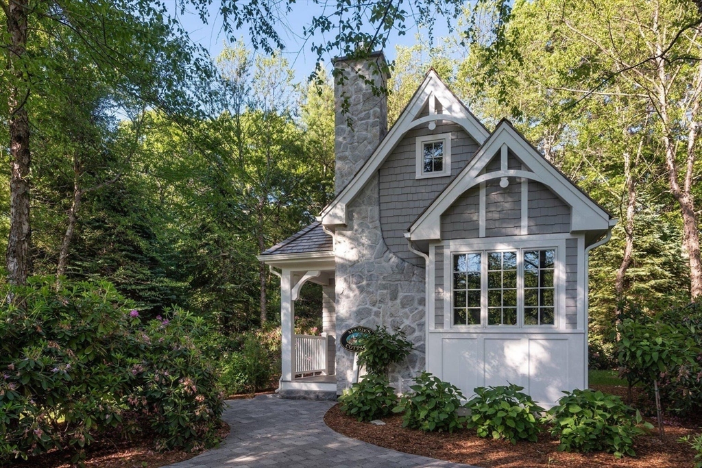 Barnstable, Massachusetts 02635, United States, 6 Bedrooms Bedrooms, ,9 BathroomsBathrooms,Residential,Active,14221