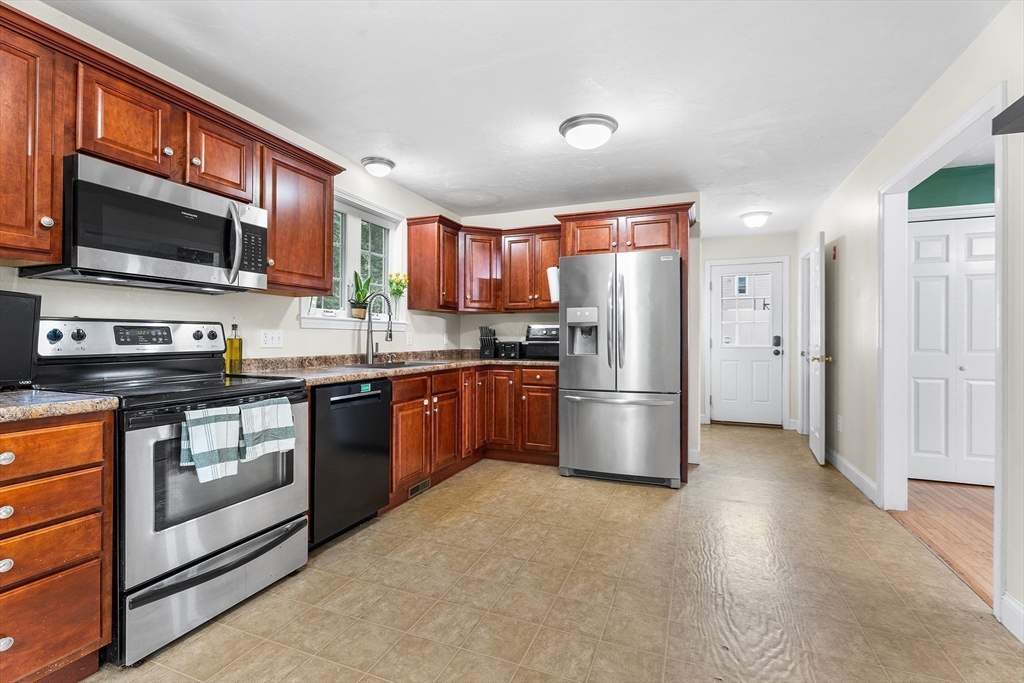55 Edge Hill Dr