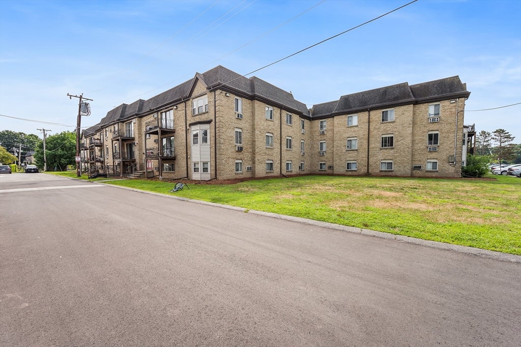 345 Pawtucket Blvd #14, Lowell, MA, 345 Pawtucket Blvd #14, Lowell, MA Photo #2