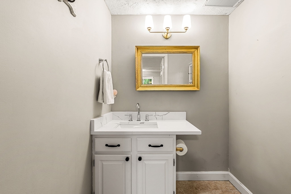 33 Country Club Ln D