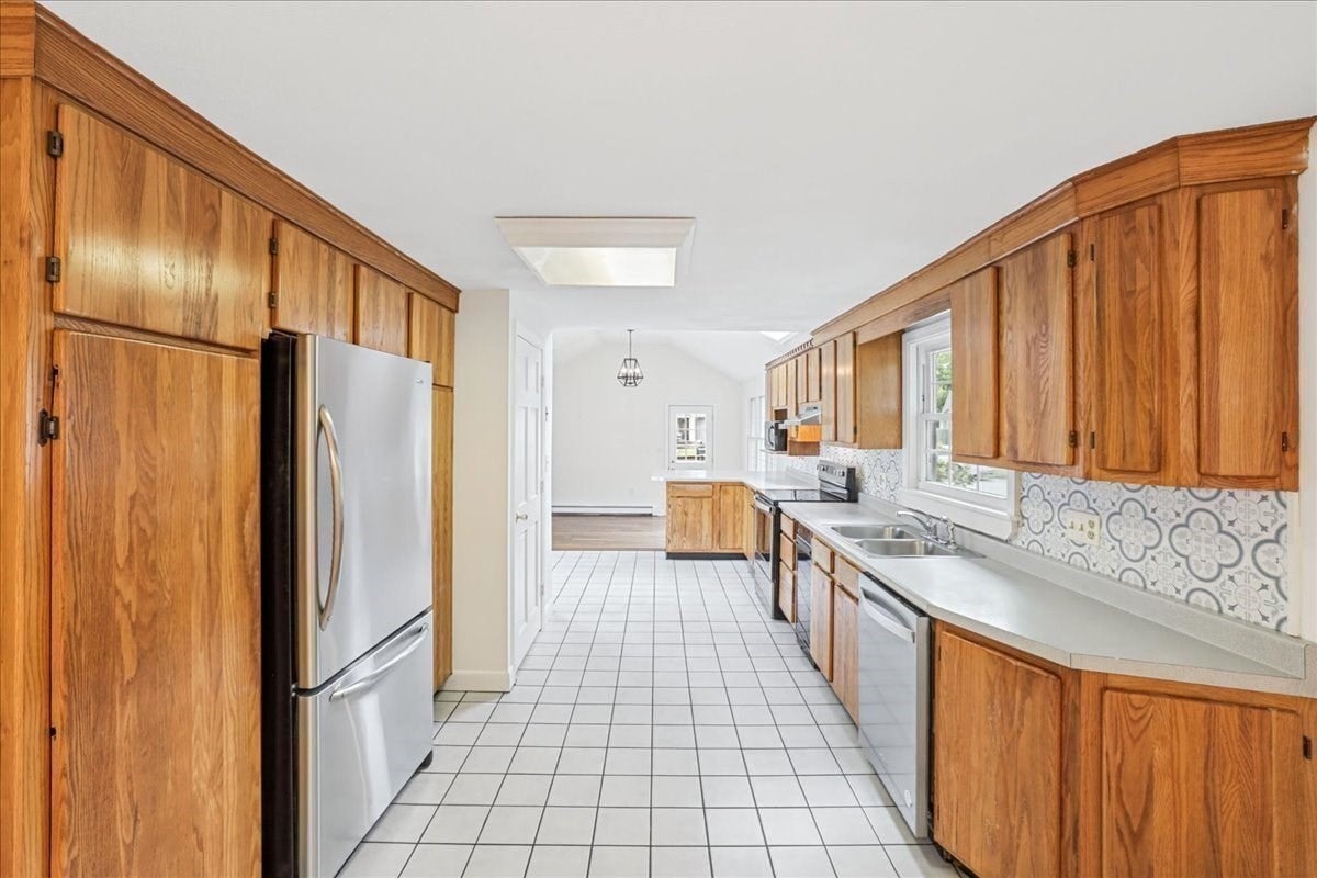 29 Bonneau Street, North Attleboro, MA Photo #9