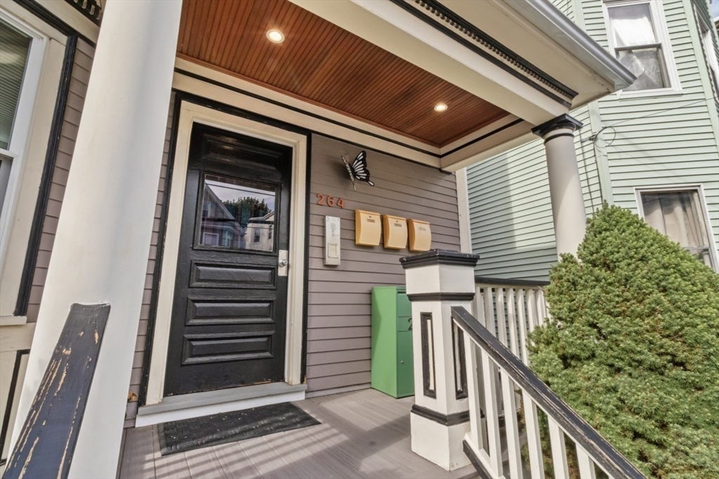 264 East Cottage 1