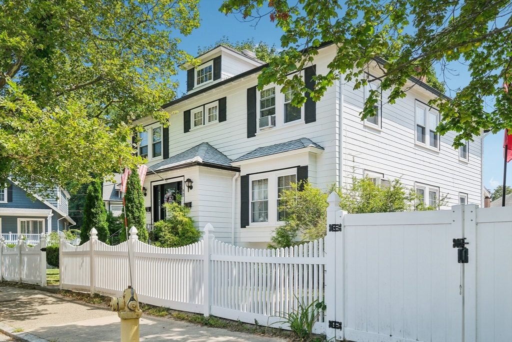 92 Hume Ave
