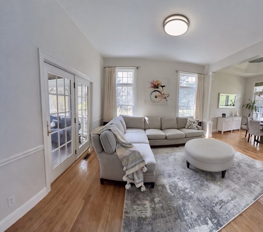 845 Emerson Gardens