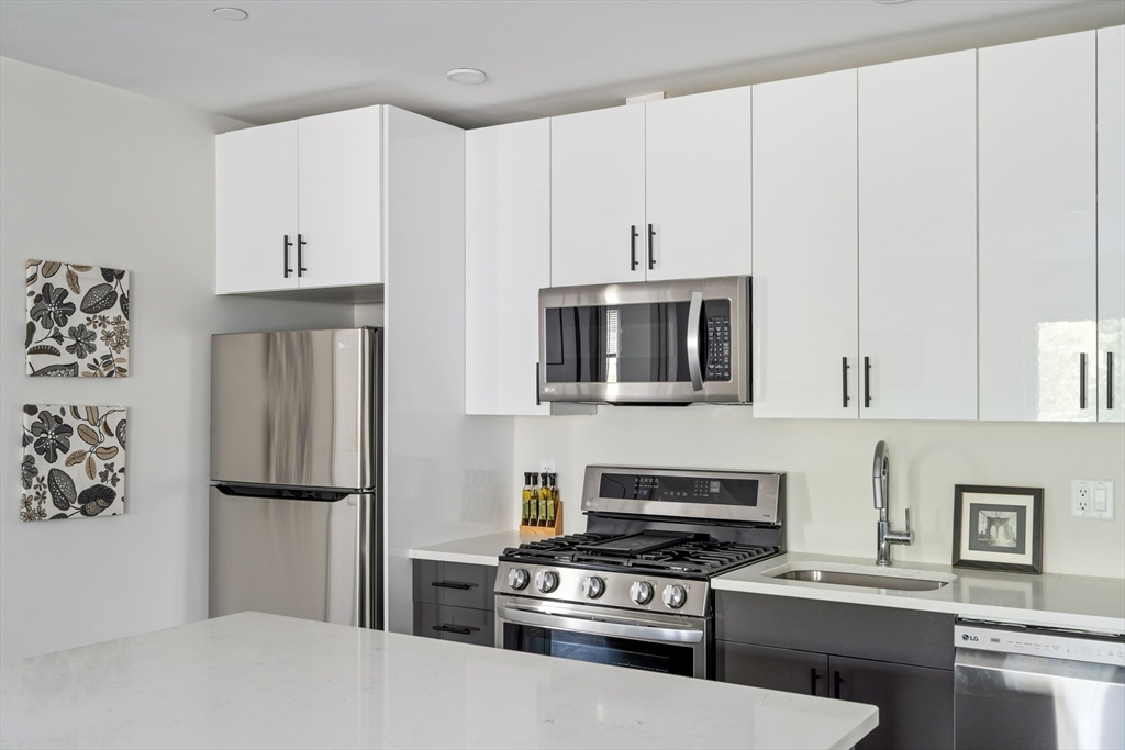 317 Belgrade Ave 402