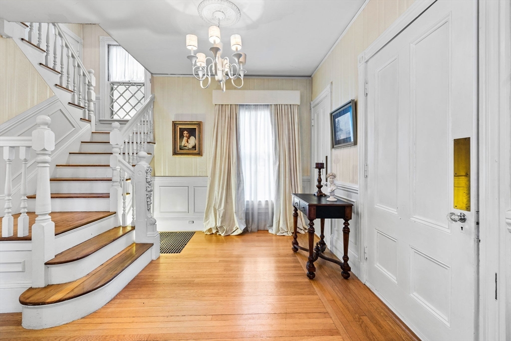16 Central St