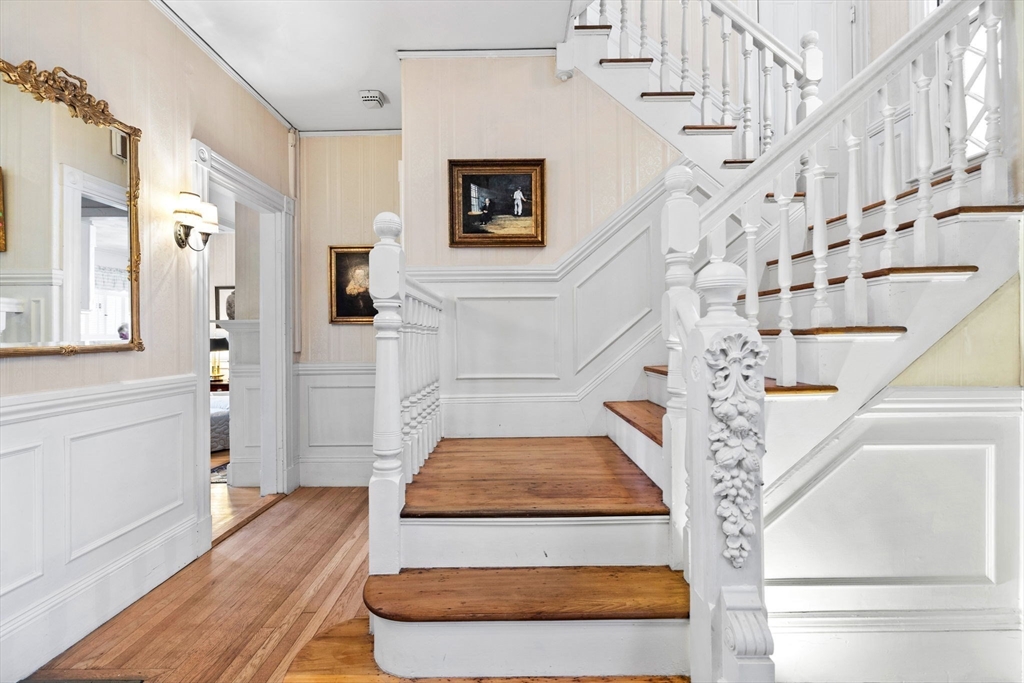 16 Central St