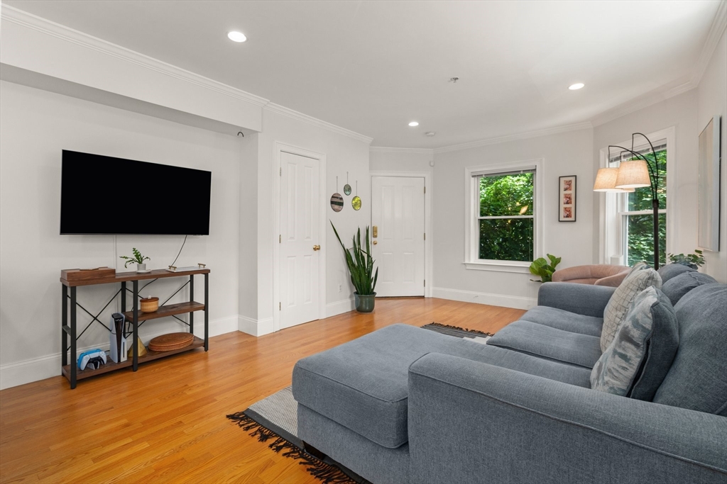 17 Robbins Street 2-2