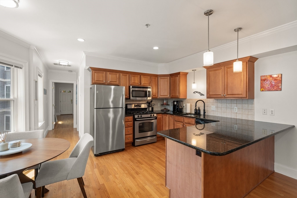 17 Robbins Street 2-2